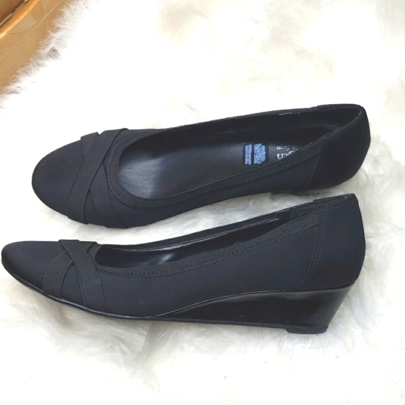 East5th East 5th Sasha Wedge Pumps Flex Form Black Size 10M - Picture 5 of 7